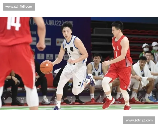 男篮迎战美国队背水一战展现年轻力量与拼搏精神赛场蜕变之路关键